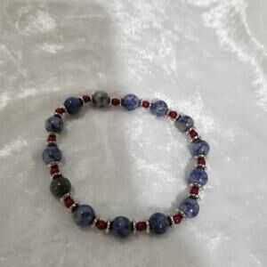 Blue stone stretch bracelet   1.1605